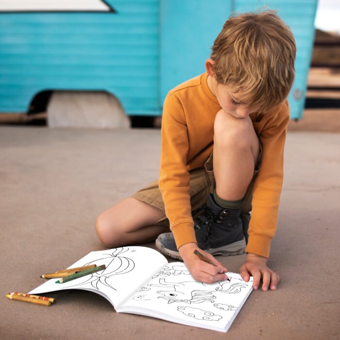 SUPER - 365 Colouring Book - Image 3